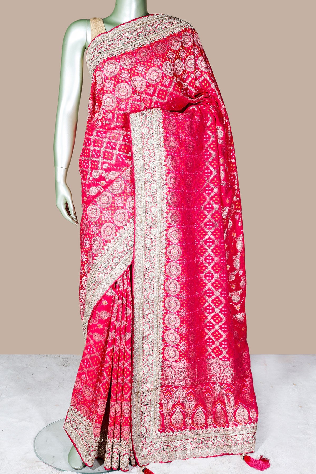 Rani Khaddi Saree with Elegant Embroidered Detailing