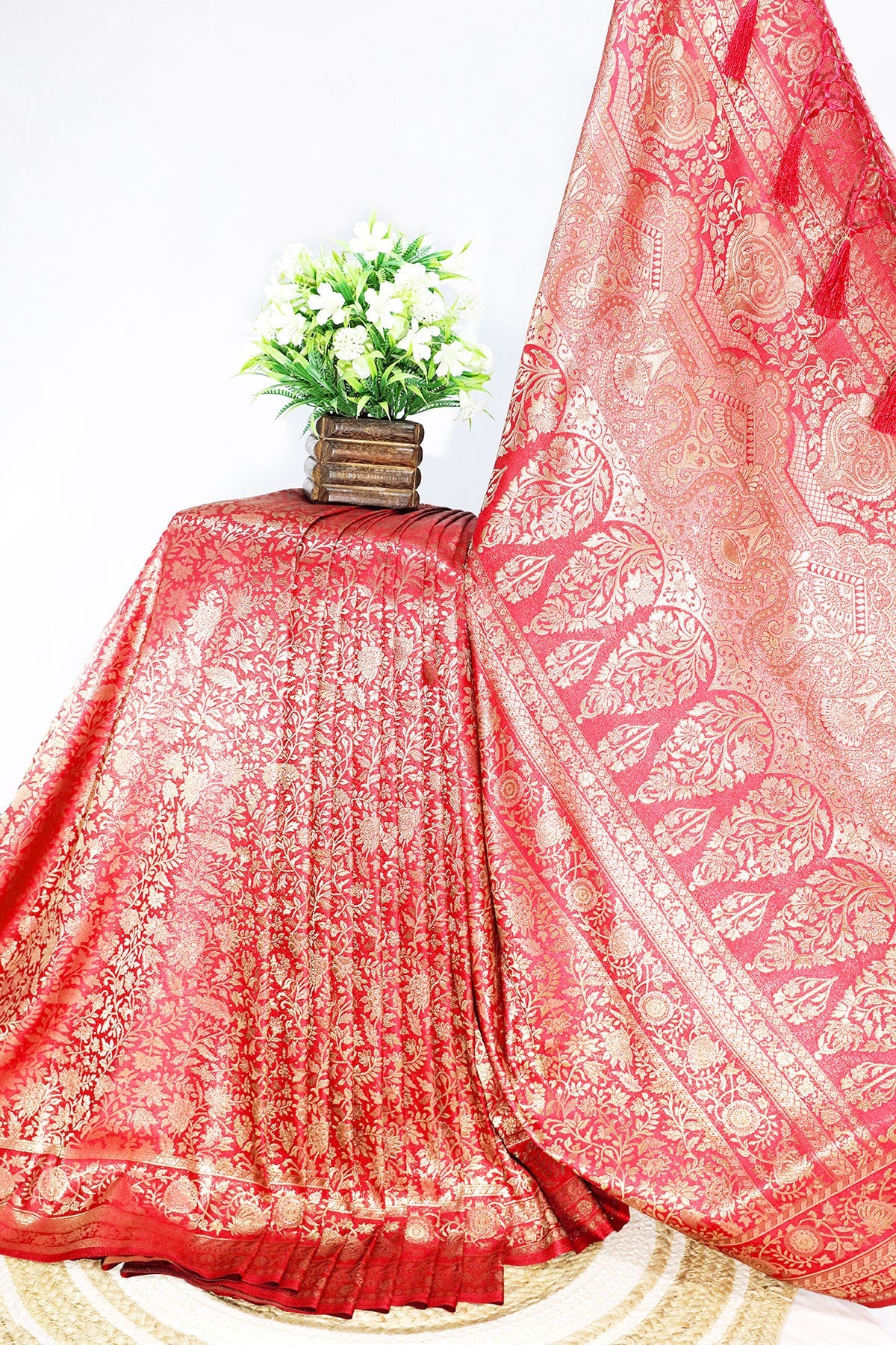Red Silk Weaving Saree Elegant Festive & Wedding Wear